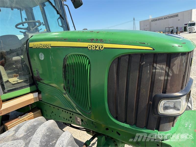John Deere 6820 الجرارات