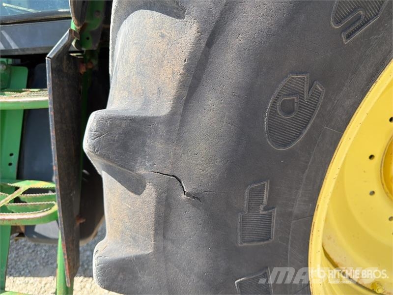 John Deere 6820 الجرارات