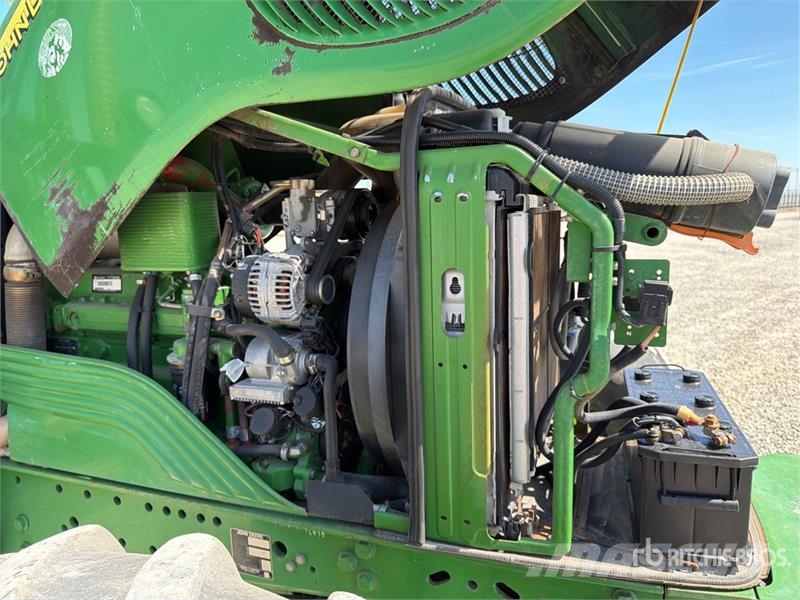 John Deere 6820 الجرارات