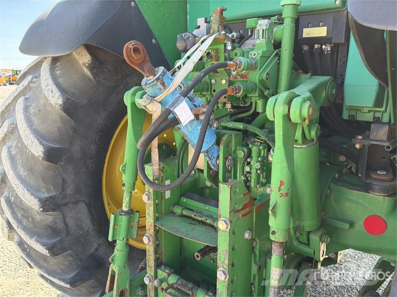 John Deere 6820 الجرارات