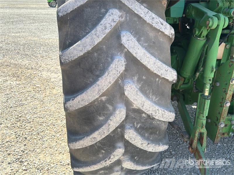 John Deere 6820 الجرارات