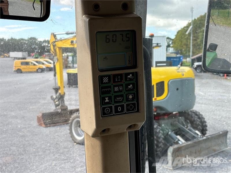 John Deere 6910 4WD Tractor Traktorji