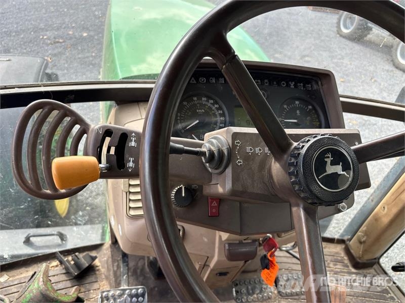 John Deere 6910 4WD Tractor Traktorji