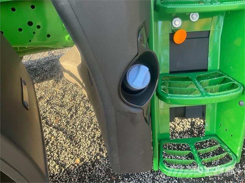 John Deere 6M 155 4WD Tractor (Unused) Traktorok