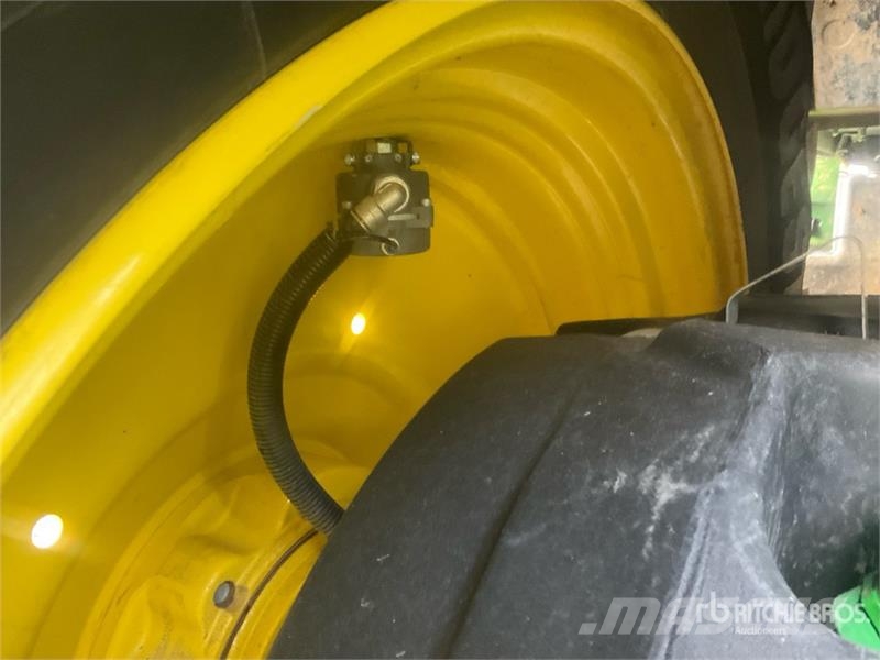 John Deere 6R250 4WD Tractor Трактори