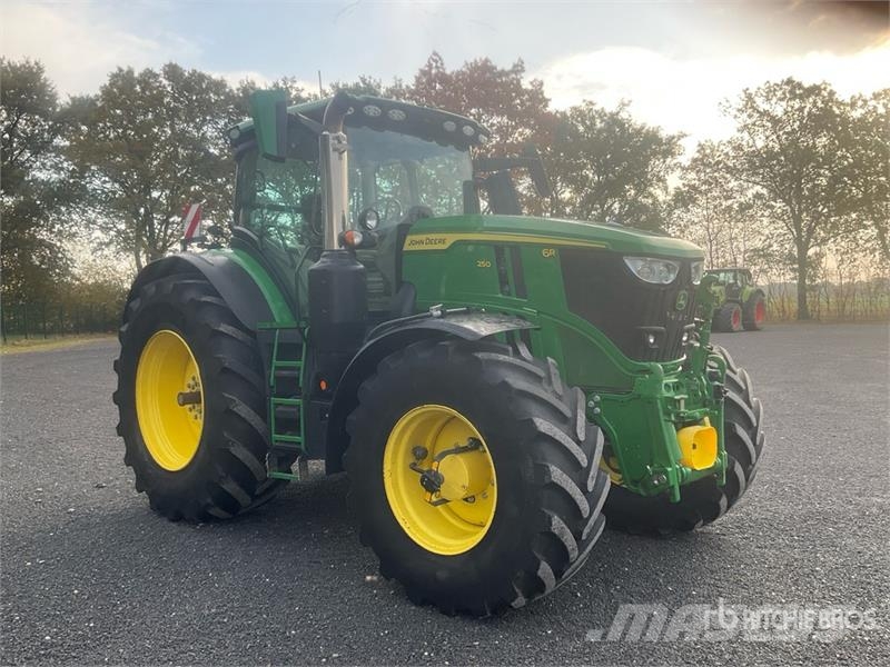 John Deere 6R250 4WD Tractor Трактори