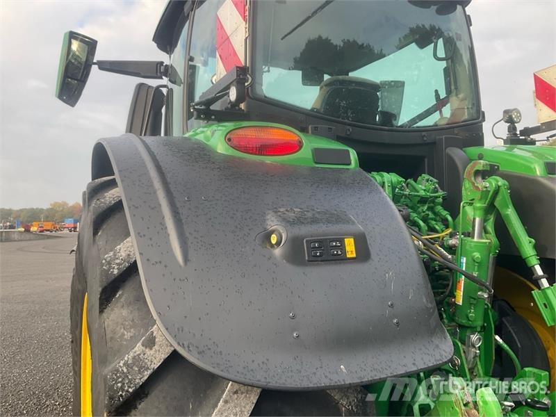 John Deere 6R250 4WD Tractor Трактори