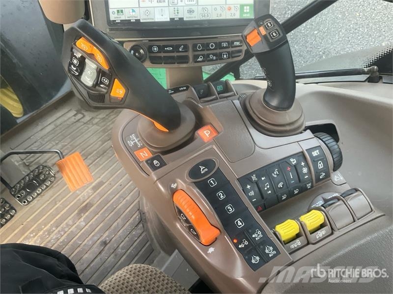 John Deere 6R250 4WD Tractor Трактори