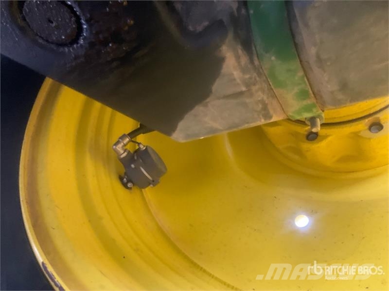 John Deere 6R250 4WD Tractor Трактори