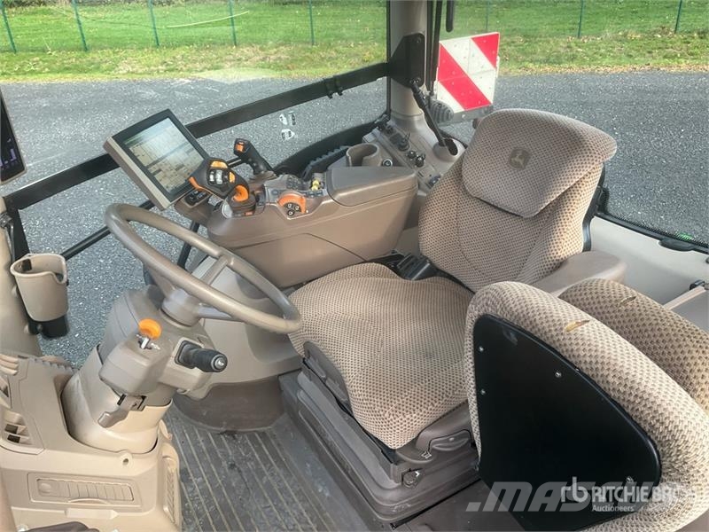 John Deere 6R250 4WD Tractor Трактори