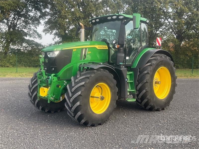 John Deere 6R250 4WD Tractor Трактори