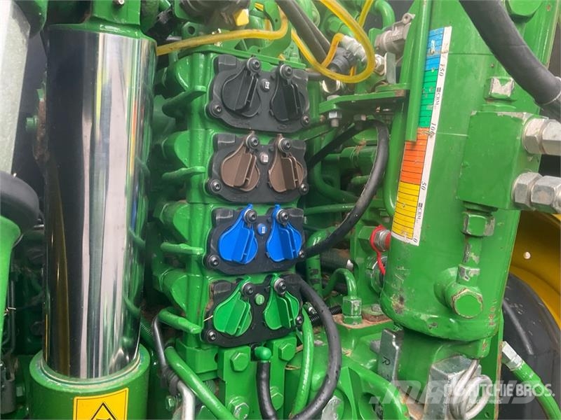 John Deere 6R250 4WD Tractor Трактори