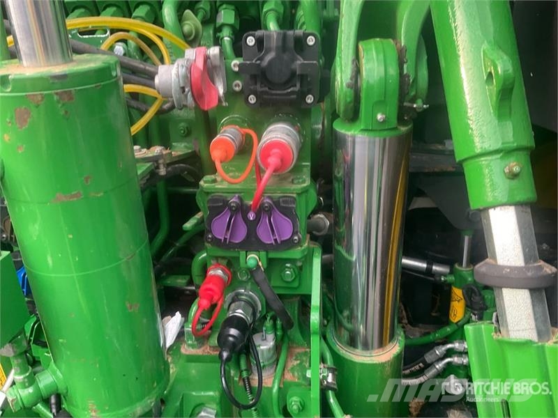 John Deere 6R250 4WD Tractor Трактори
