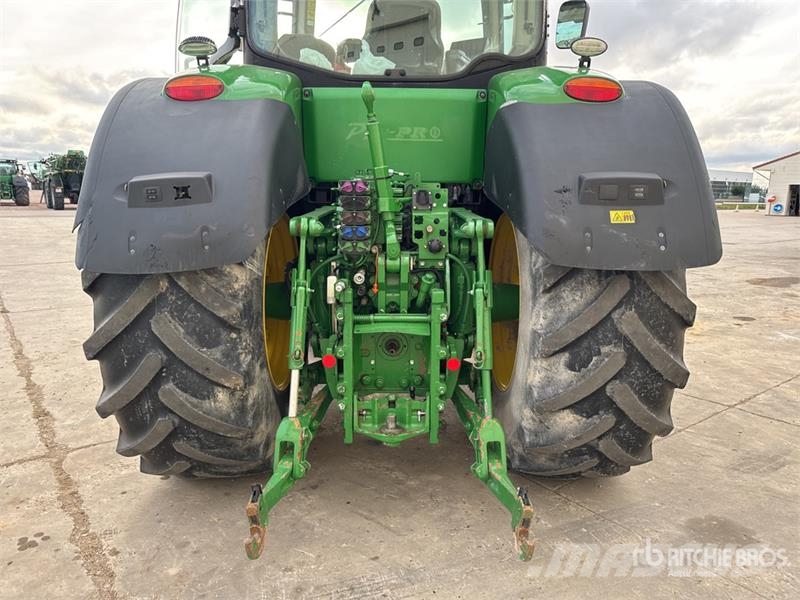 John Deere 7230R Traktory