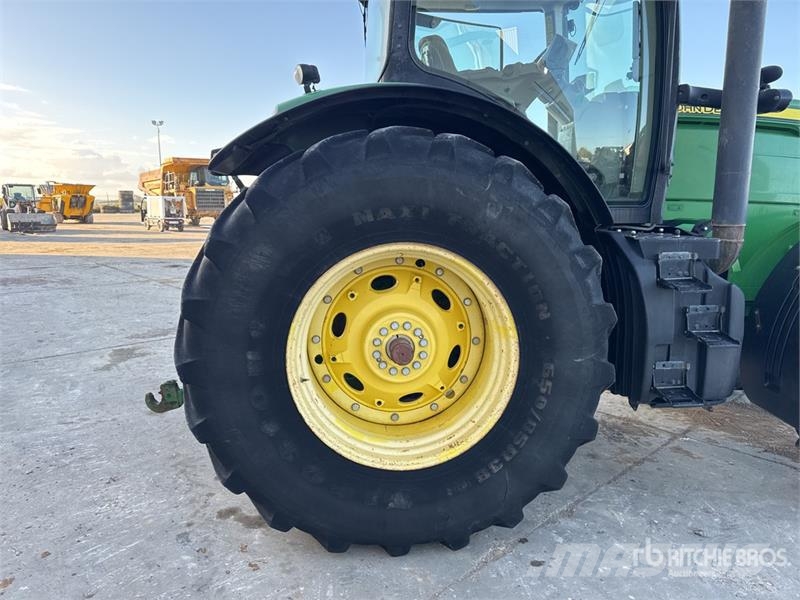 John Deere 7230R Traktory