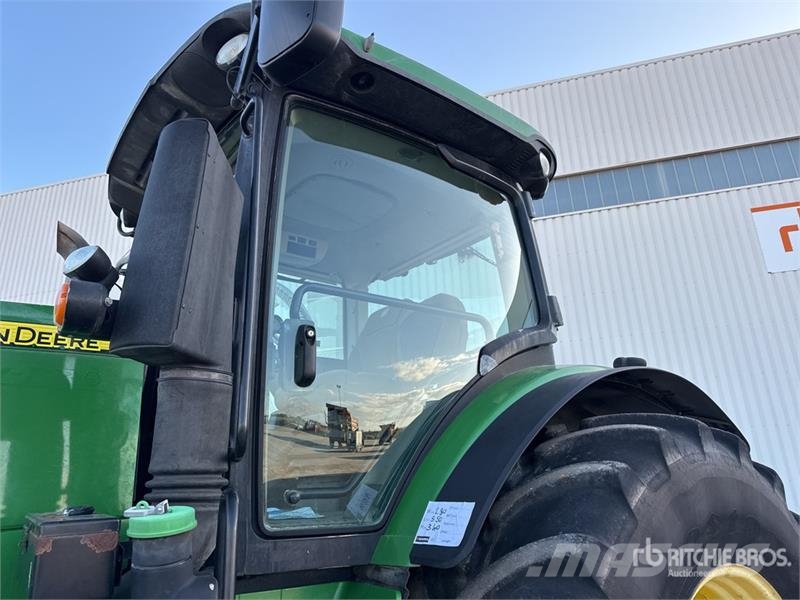 John Deere 7230R Traktory