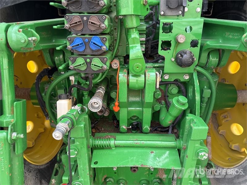 John Deere 7230R Traktory