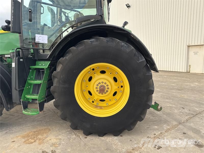 John Deere 7230R Traktory