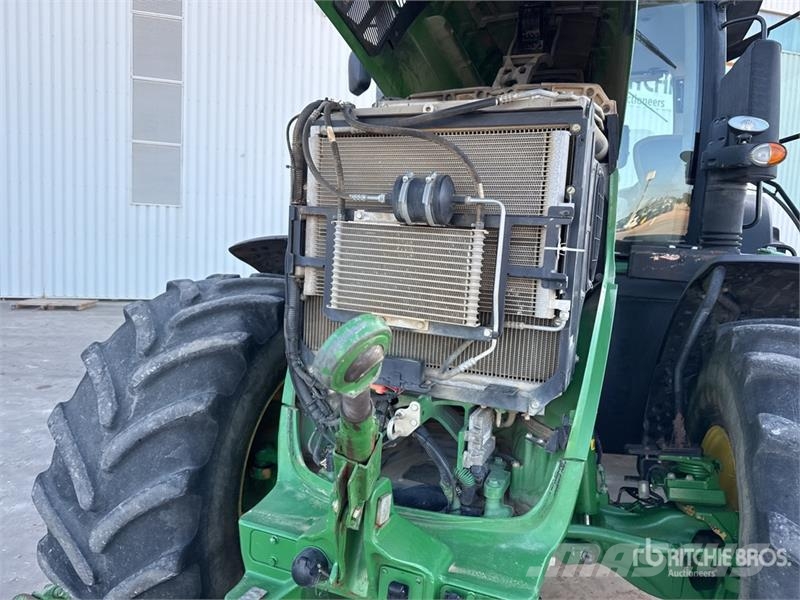 John Deere 7230R Traktory