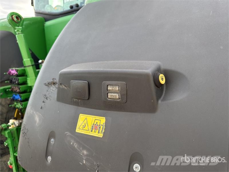 John Deere 7230R Traktory