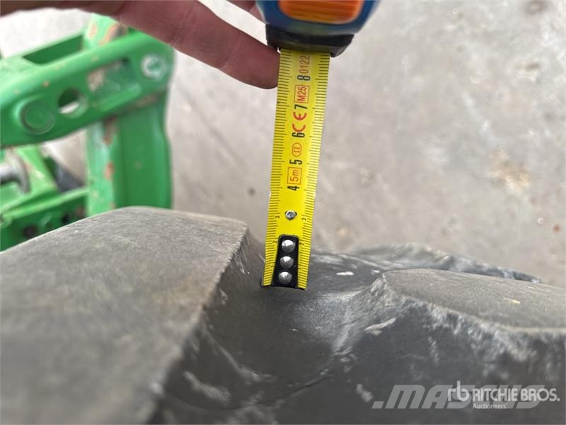 John Deere 7230R Traktory