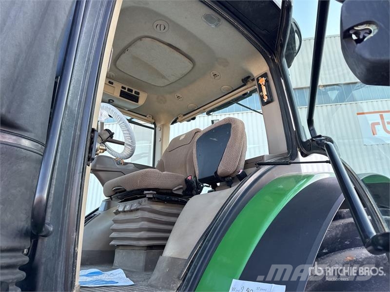 John Deere 7230R Traktory