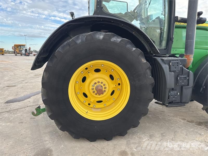 John Deere 7230R Traktory