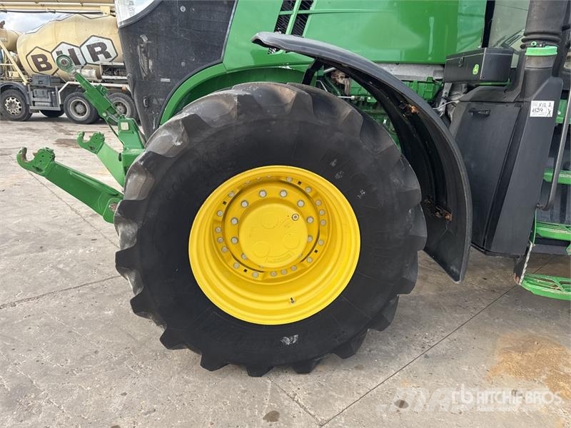 John Deere 7230R Traktory