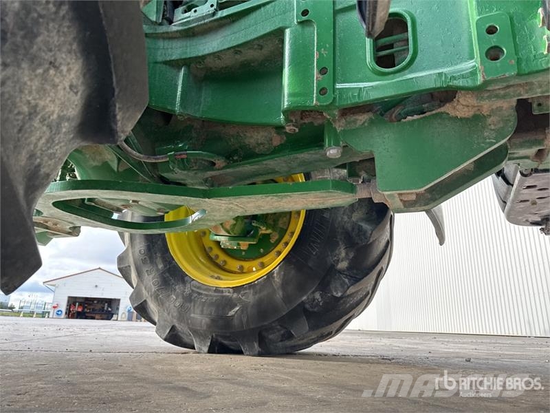 John Deere 7230R Traktory