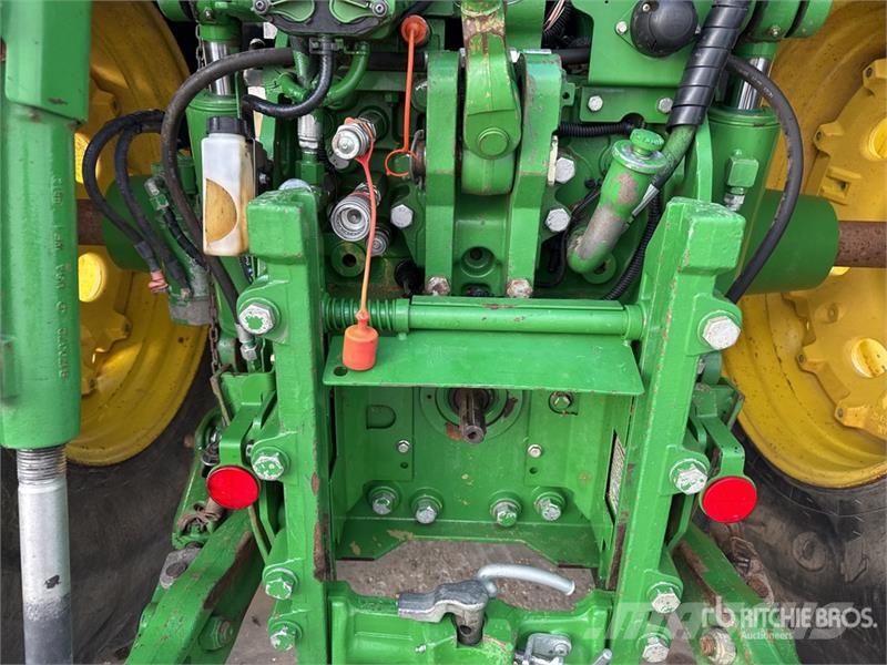 John Deere 7230R Traktory