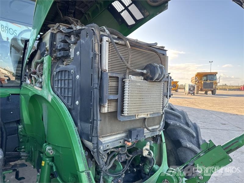 John Deere 7230R Traktory