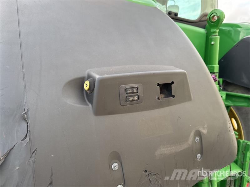 John Deere 7230R Traktory