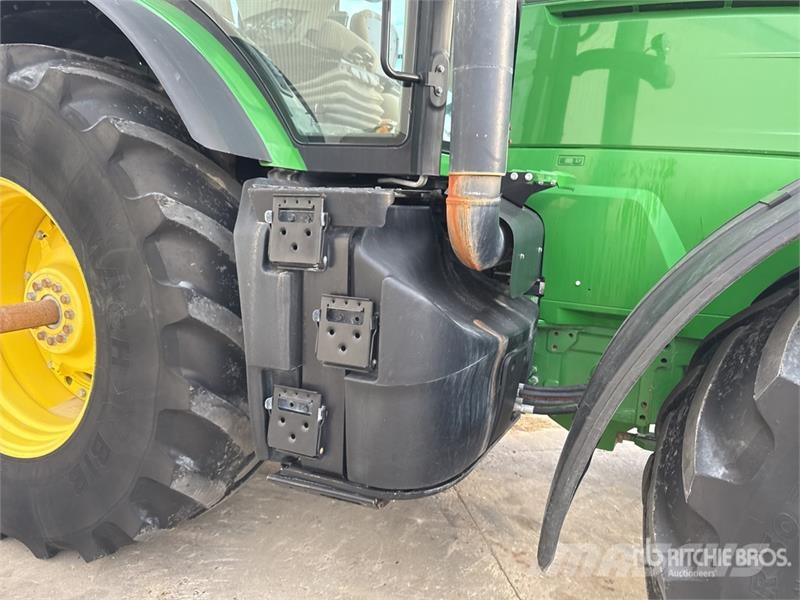 John Deere 7230R Traktory