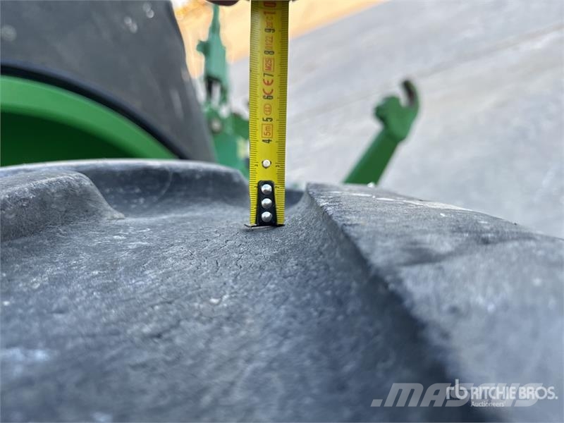 John Deere 7230R Traktory