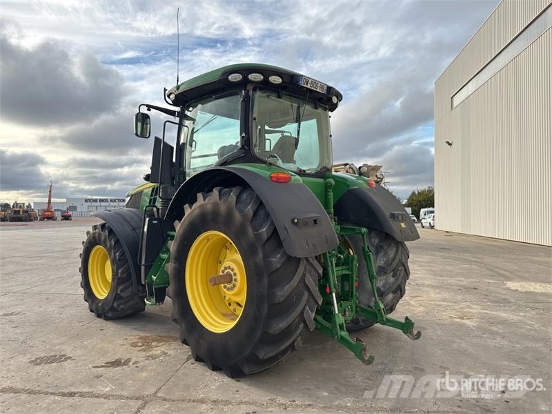 John Deere 7230R Traktory