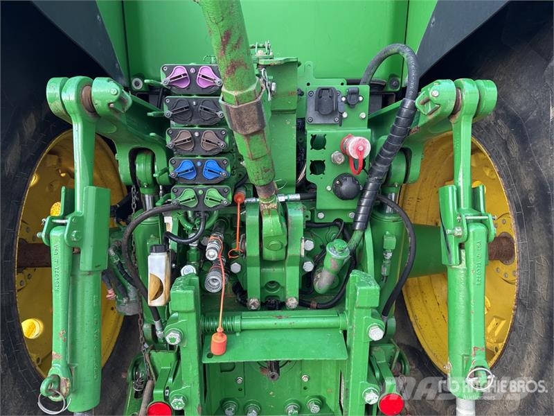 John Deere 7230R Traktory