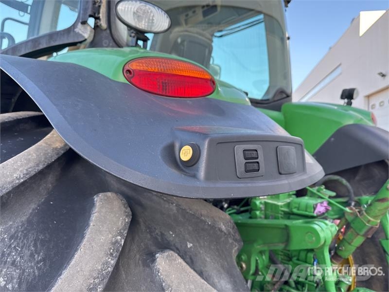 John Deere 7230R Traktory