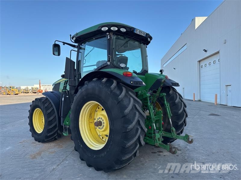 John Deere 7230R Traktory