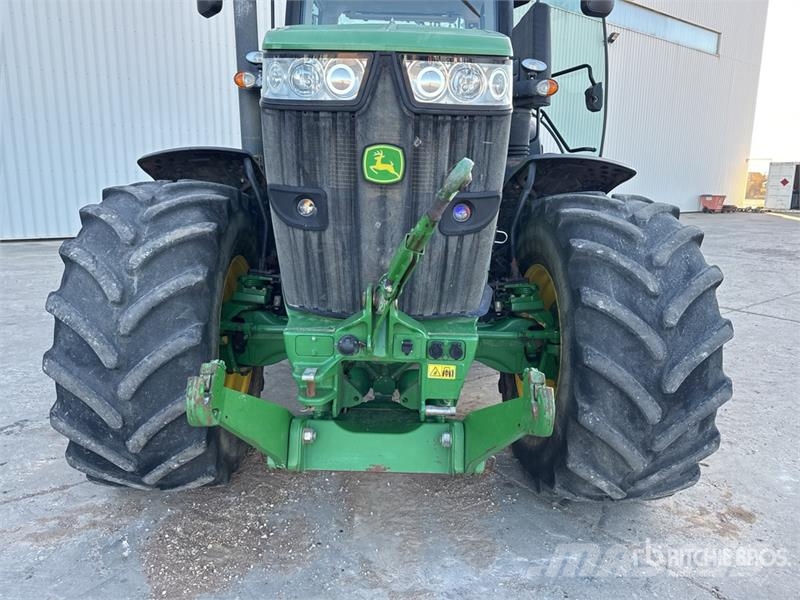 John Deere 7230R Traktory