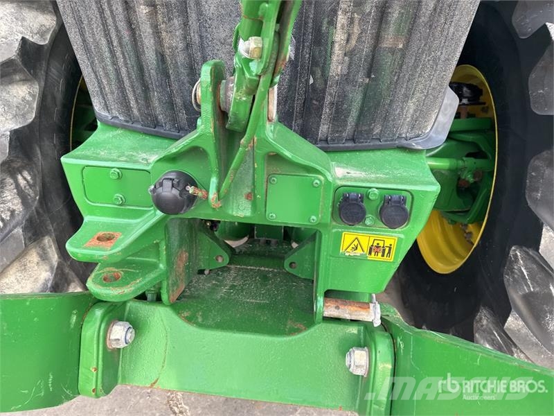 John Deere 7230R Traktory