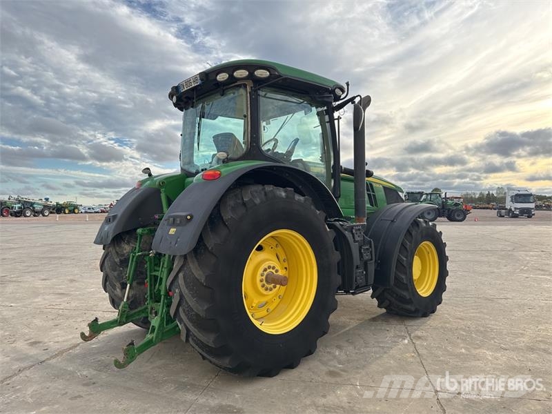 John Deere 7230R Traktory