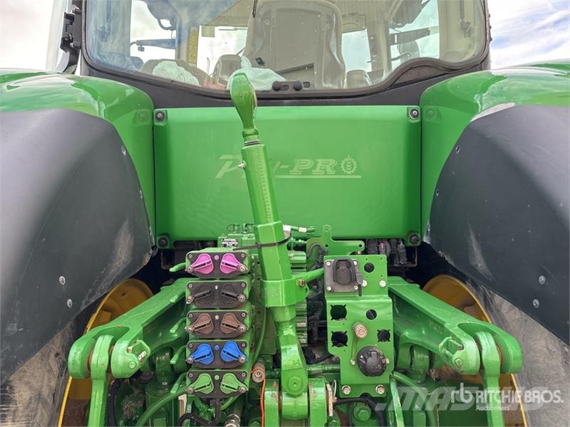 John Deere 7230R Traktory