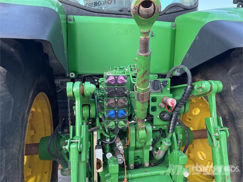 John Deere 7230R Traktory