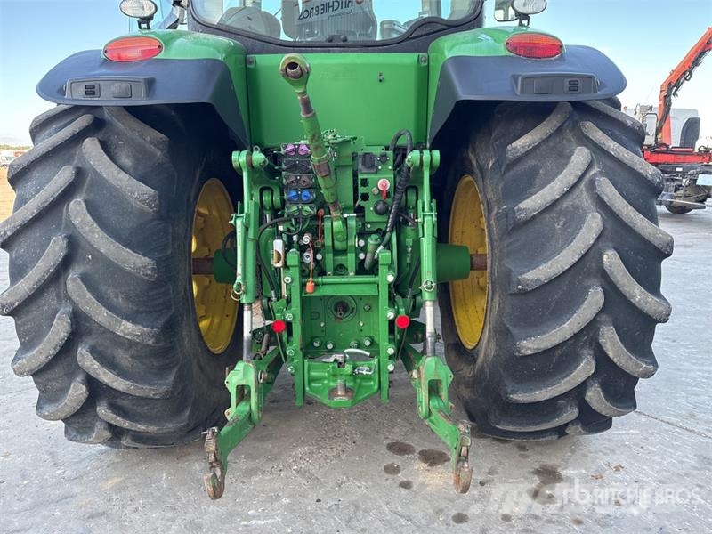John Deere 7230R Traktory