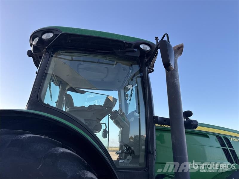John Deere 7230R Traktory