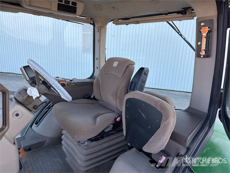 John Deere 7230R Traktory