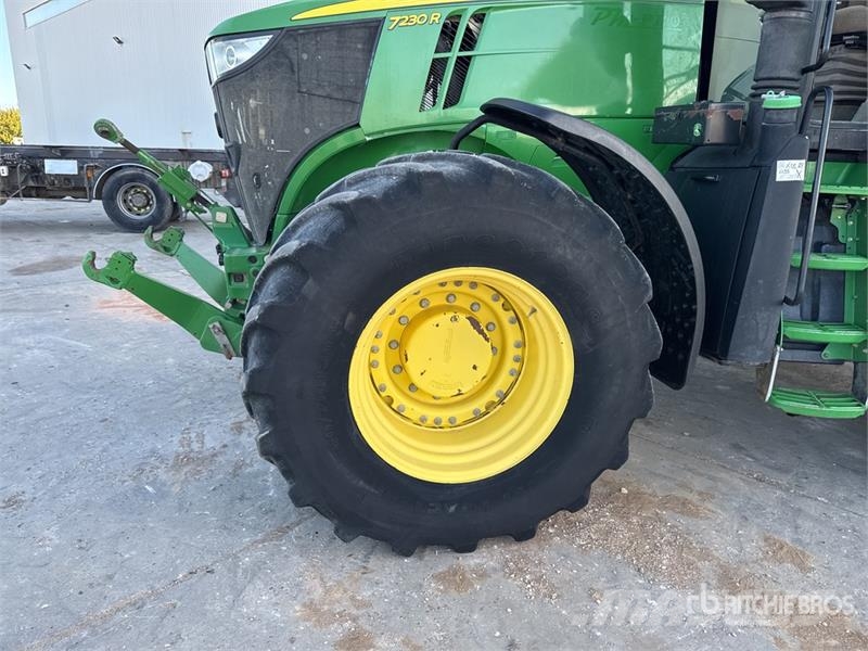 John Deere 7230R Traktory