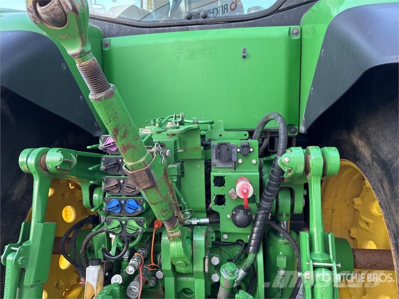 John Deere 7230R Traktory