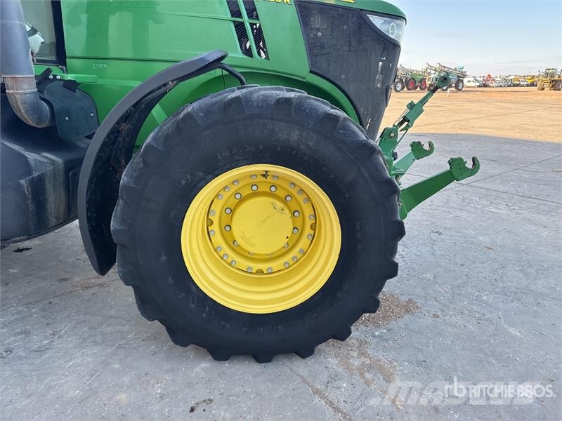 John Deere 7230R Traktory