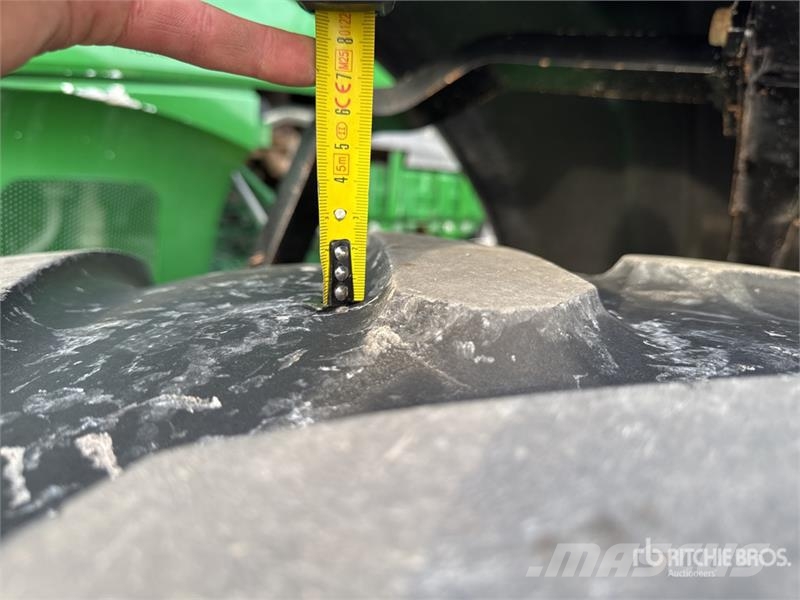 John Deere 7230R Traktory